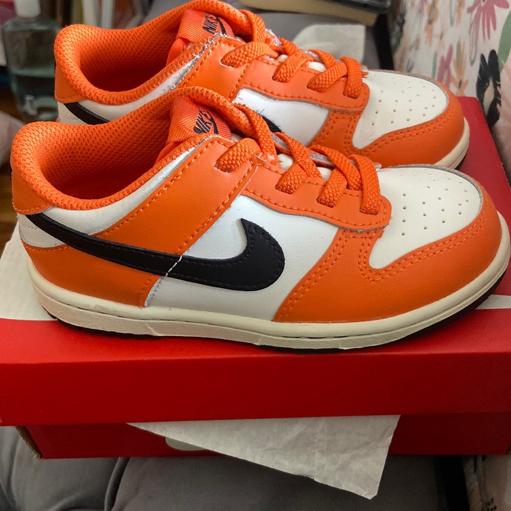 Nike dunk lows 9c